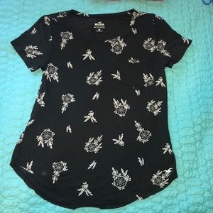 black hollister patterned tee